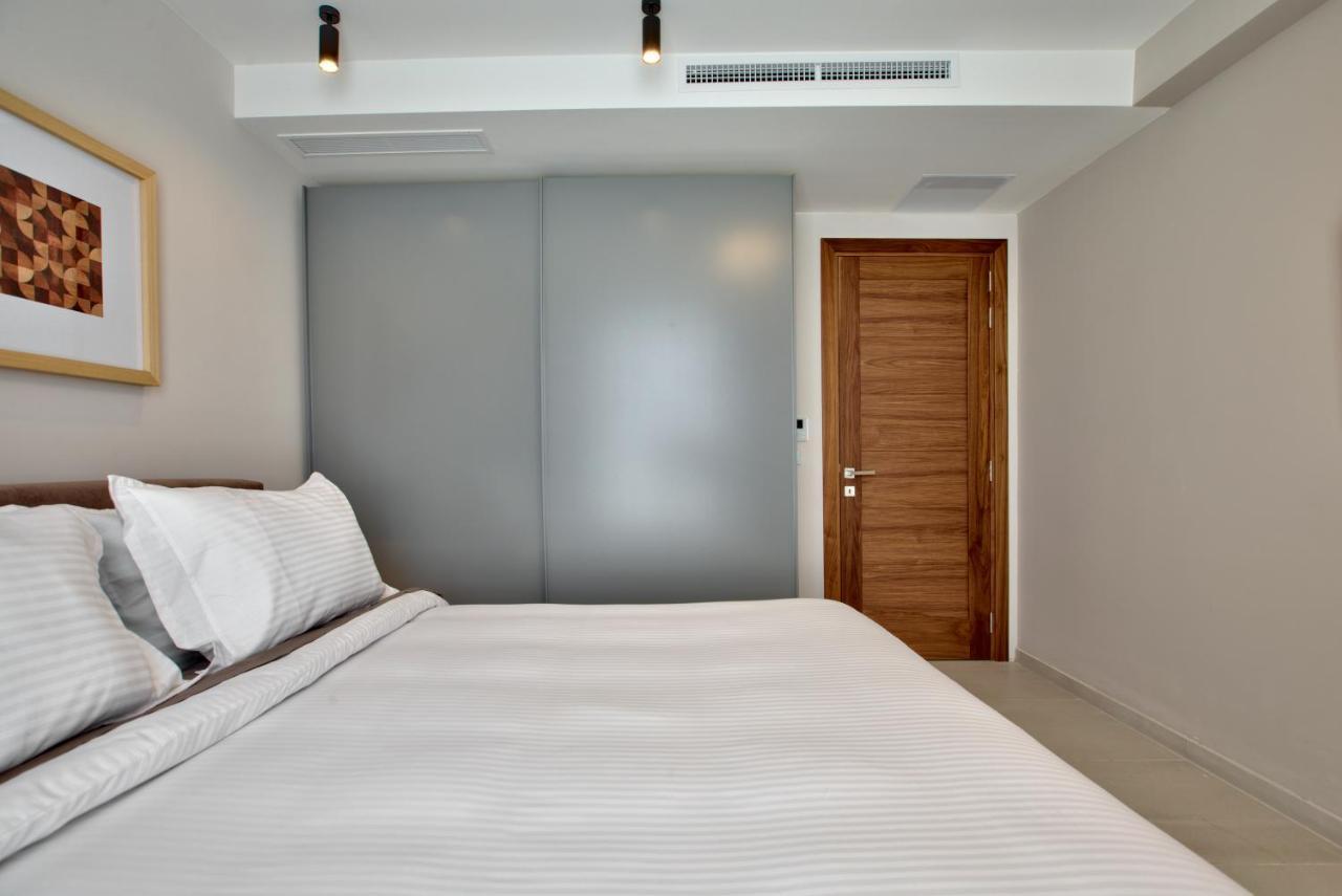 Sea Front Spacious Valletta Views Apartments Sliema Exteriör bild