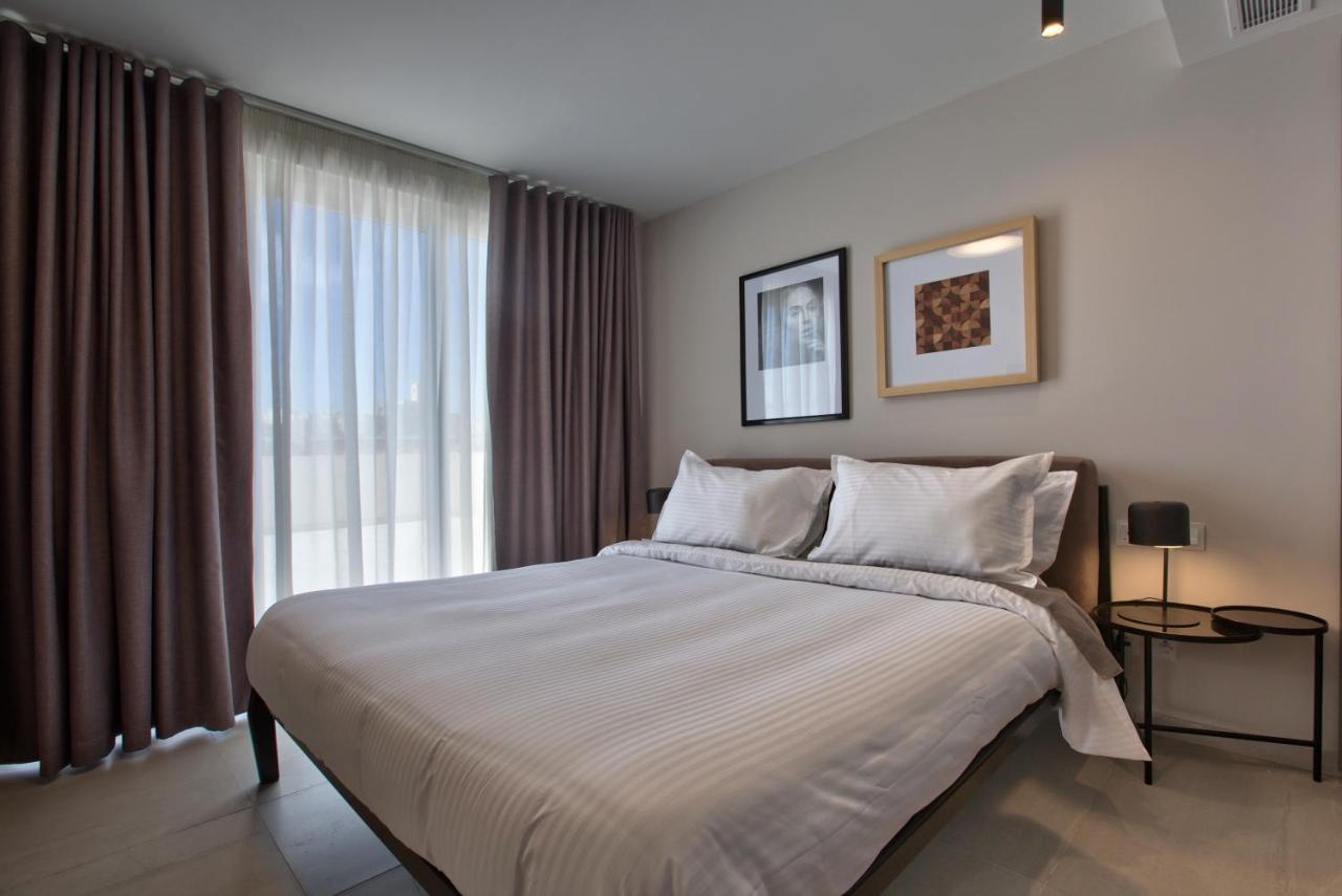 Sea Front Spacious Valletta Views Apartments Sliema Exteriör bild